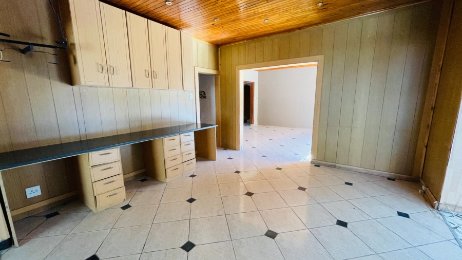 5 Bedroom Property for Sale in Van Der Hoff Park North West